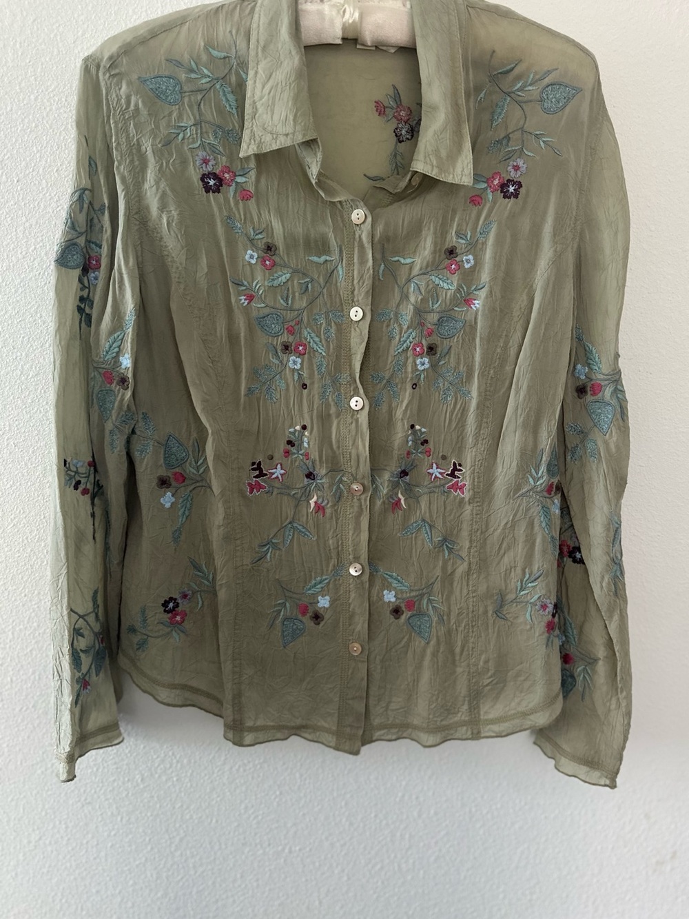 J. Jill Olive Green Embroidered Button-Front Blouse. Rayon. Gorgeous blouse!